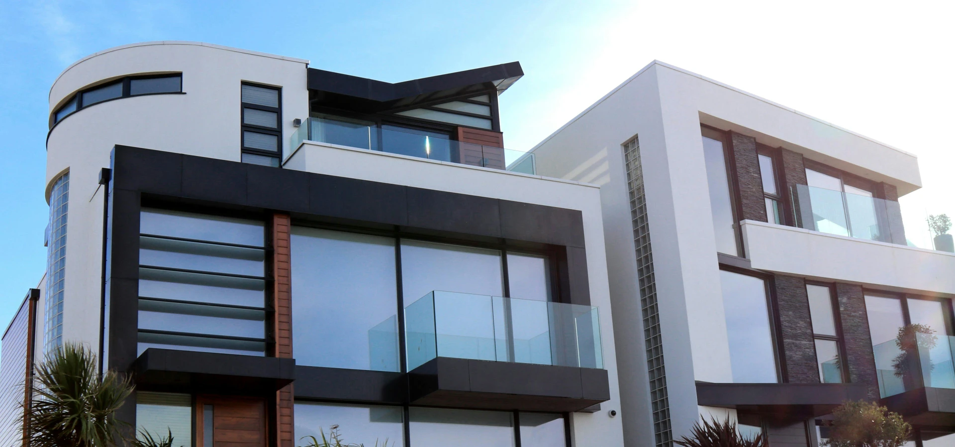 DaarPlus website - Hero Background